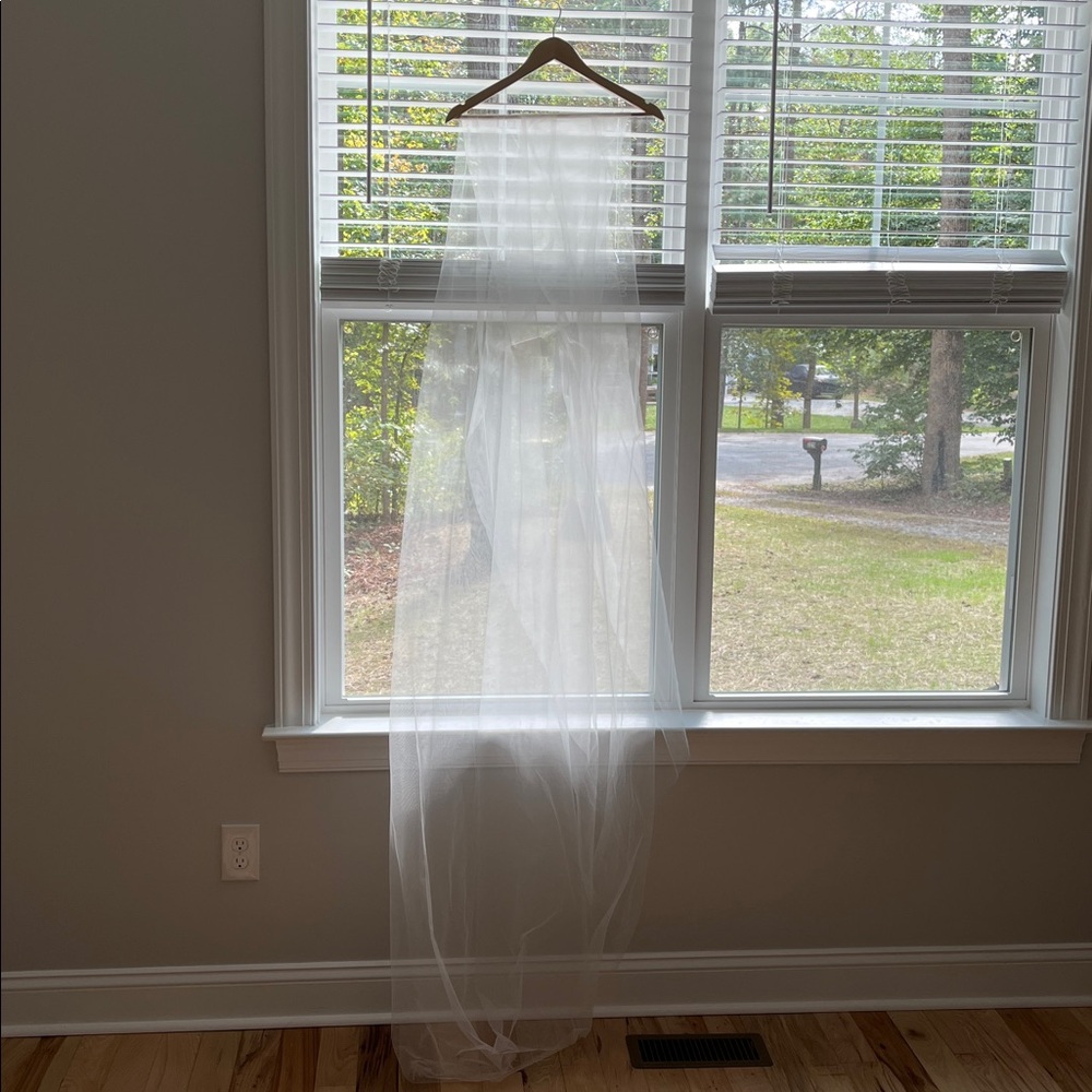 NoonOnTheMoon Sheer Chapel Length Bridal Veil